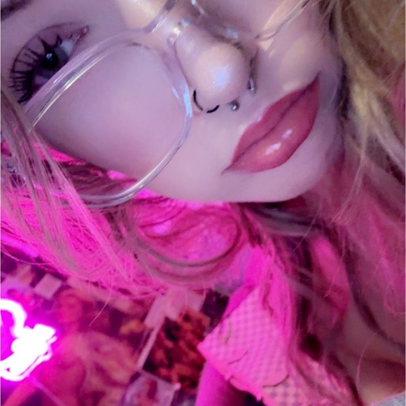 Meet your Posher, Sophia - Picture 1 of 2